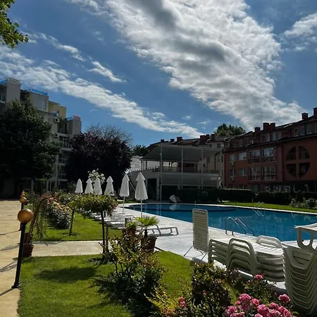 Appartamento Modern Beachfront With Pool Ravda