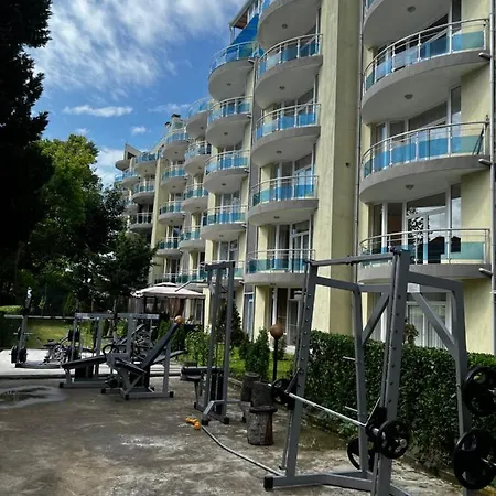 アパート Modern Beachfront With Pool *